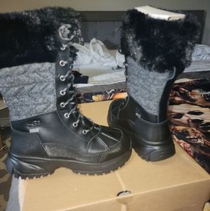 UGG winter boots *ladies*